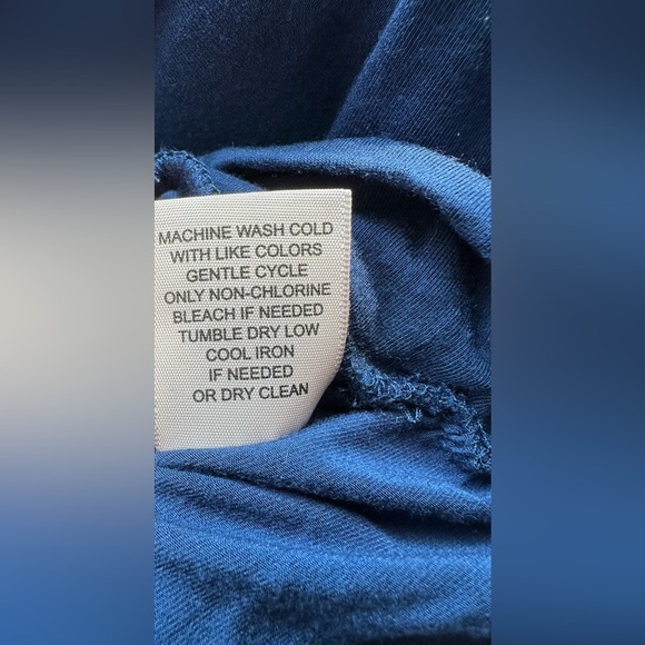 Philosophy: Women's Blouse- Size Large (94% Modal 65% Spandex) - Picture 9 of 9